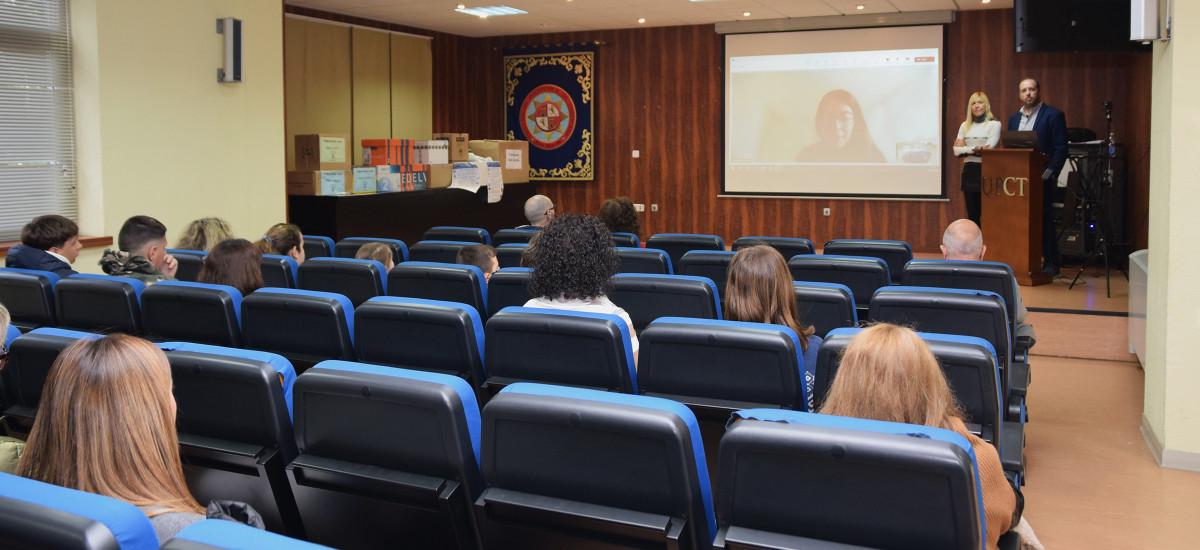 Imagen Entrega del material escolar recogido en la UPCT para un hospital y colegios de Malawi