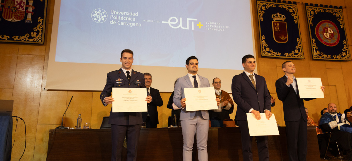 Entrega de premios y distinciones de Santo Tomás de Aquino