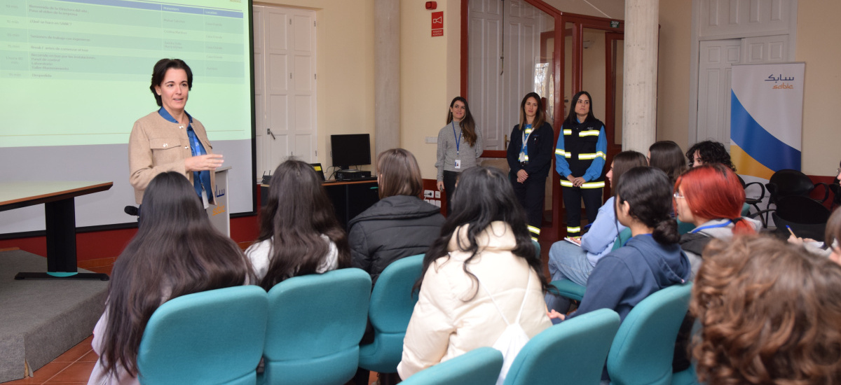 Ingenieras de SABIC despiertan las vocaciones tempranas de alumnas de Secundaria en el programa `Quiero ser ingeniera UPCT´