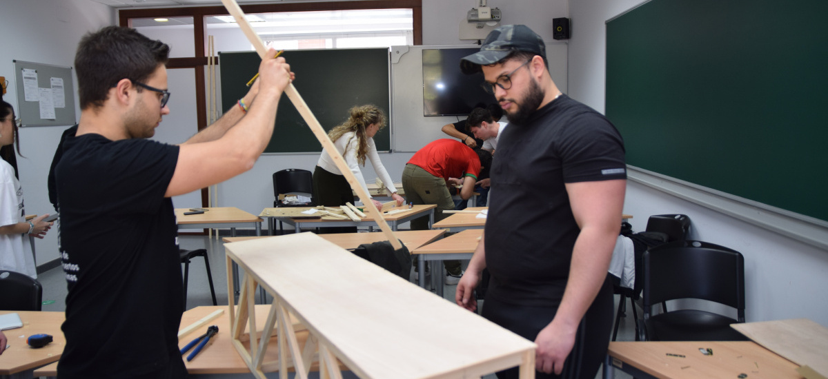 Imagen Veinte estudiantes compiten para representar a la UPCT en el I Concurso Nacional de Puentes