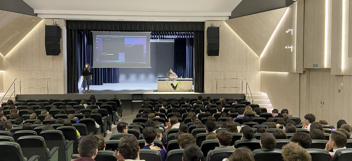 Imagen TRUST Lab comparte conocimientos sobre ciberseguridad en el IES Los Molinos y el colegio Carmelitas  