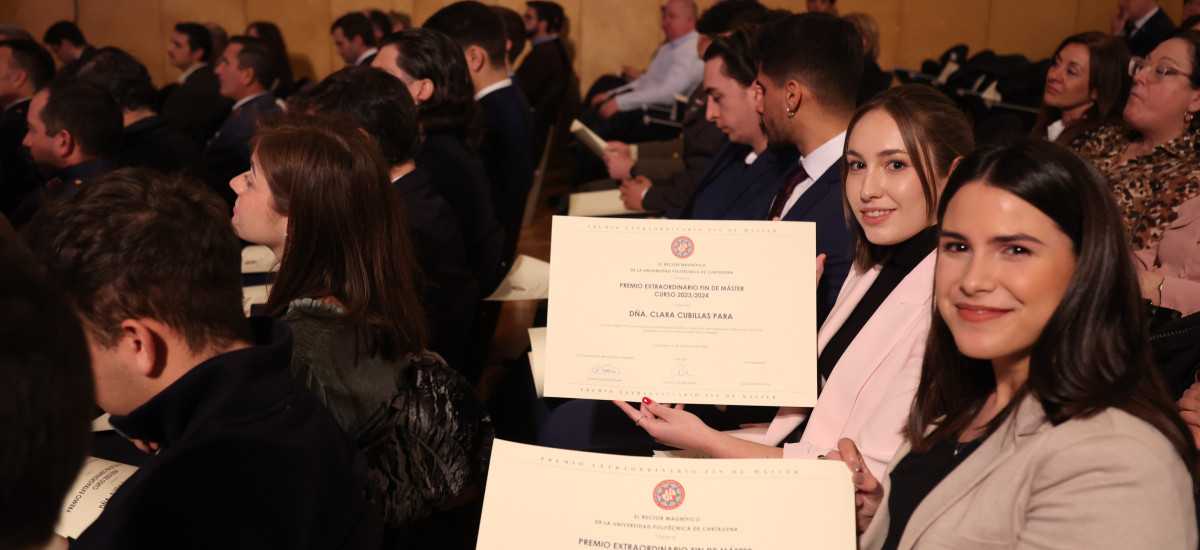 Los estudiantes más brillantes recogen los Premios Extraordinarios Fin de Estudios