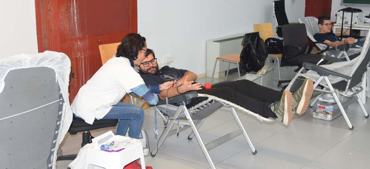 La comunidad universitaria comienza a donar sangre 