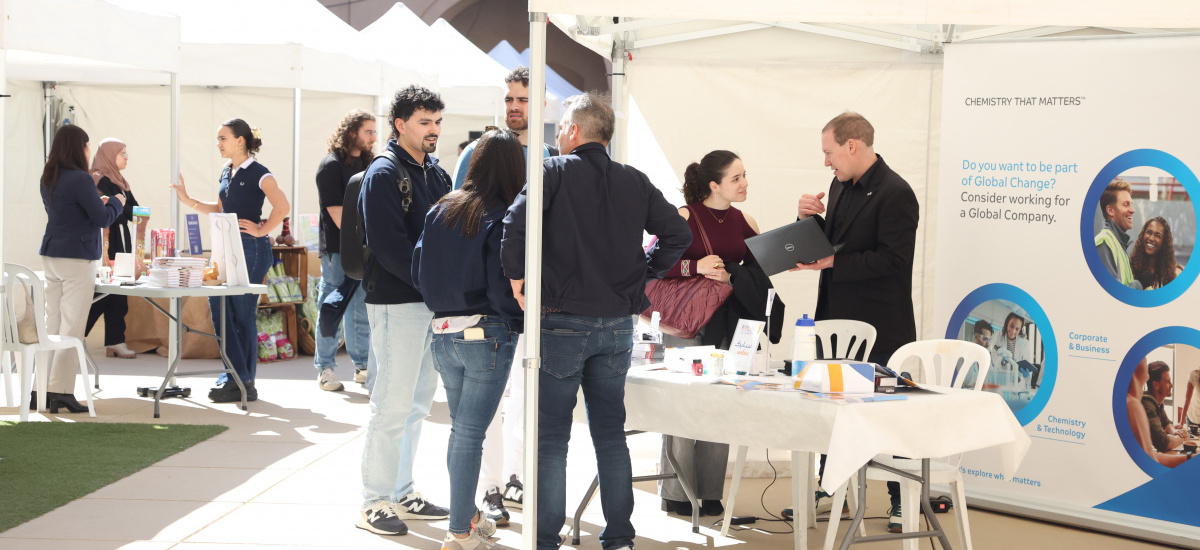 Empresas e instituciones remuneran el 68% de las prácticas de los estudiantes de la UPCT con una media de 505 euros