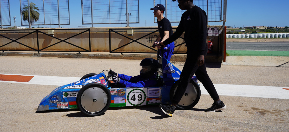 Estudiantes de Marbella y del IES Mediterráneo compiten en Ingeniería en el Circuito de Cartagena