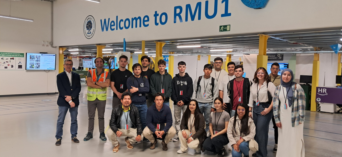 Foto: Estudiantes de &#39;Teleco&#39; visitan las instalaciones de Amazon en la Regi&oac