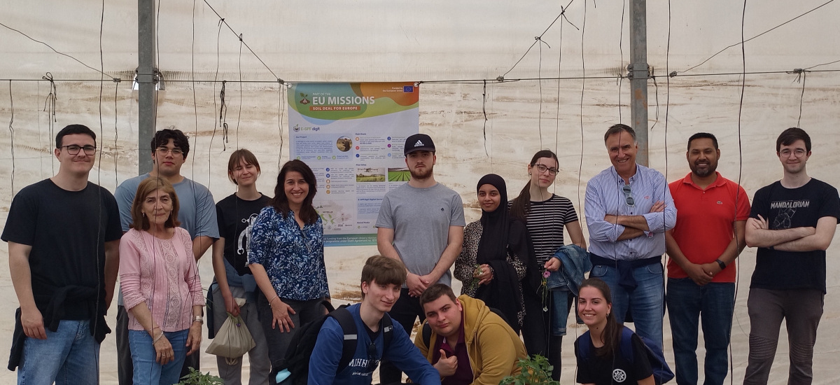 Visita a la plantación de tomates del proyecto europeo E-SPFdigit en la finca Tomás Ferro