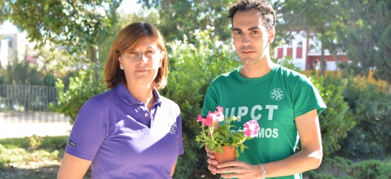Imagen Un estudiante de Agrónomos analiza cómo la supresión de genes en plantas altera su reloj biológico