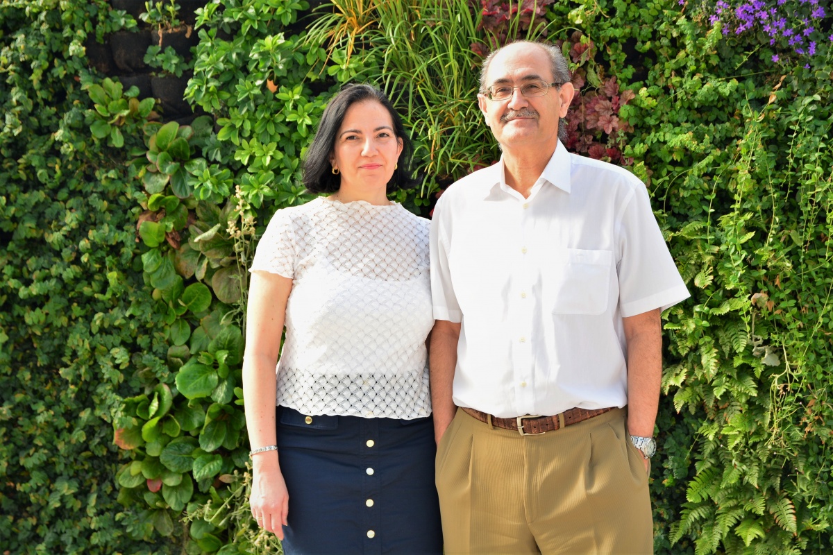Manuela e Isidoro Guzmán, en el campus Alfonso XIII, en junio, tras recibir su penúltimo reconocimiento.