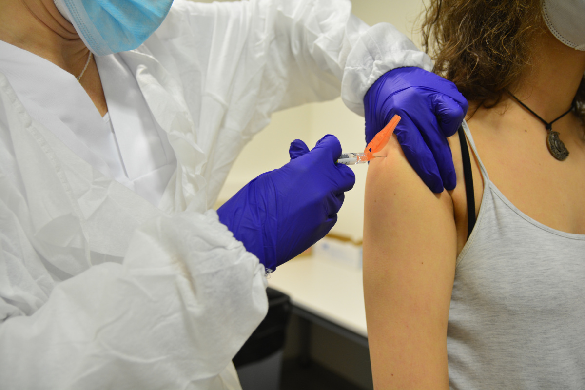 Imagen de archivo de una de las campañas de vacunación realizadas por el Servicio de Prevención de Riesgos Laborales.