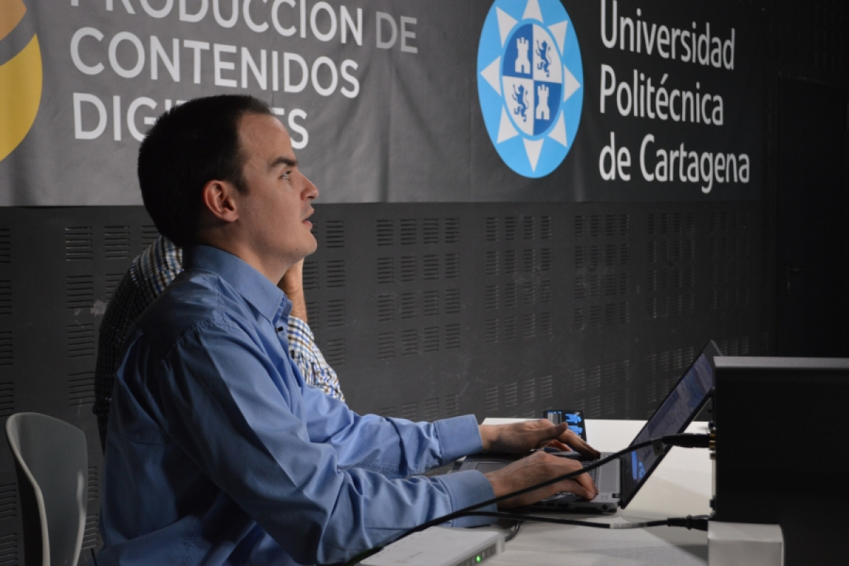 Carlos Grau, instructor de tiflotecnología de la ONCE, en un curso de formación en accesibilidad realizado en la UPCT en 2016.