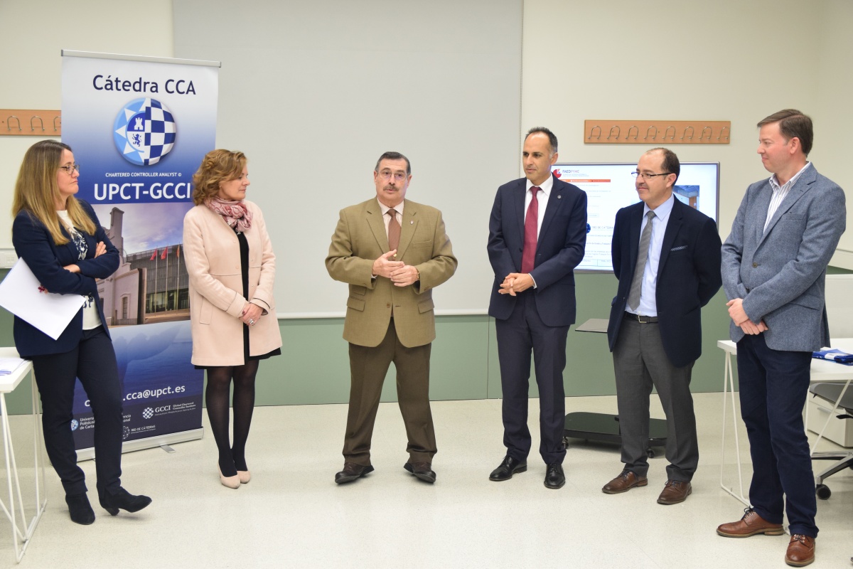 Antonia Madrid, Juan José Bernal, Alejandro Díaz y Juan Monzó junto a representantes de CCA.