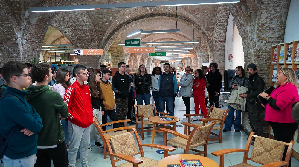 Noventa estudiantes de la iniciativa SIMIP para investigadores de Bachillerato visitan laboratorios y el CRAI Biblioteca de la UPCT