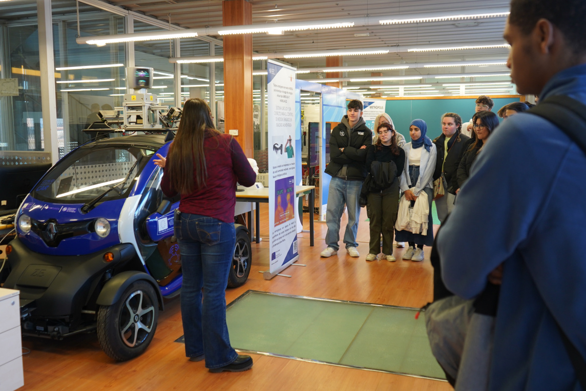 Ochenta estudiantesde la iniciativa SIMIP visitan el CRAI Biblioteca de la UPCT