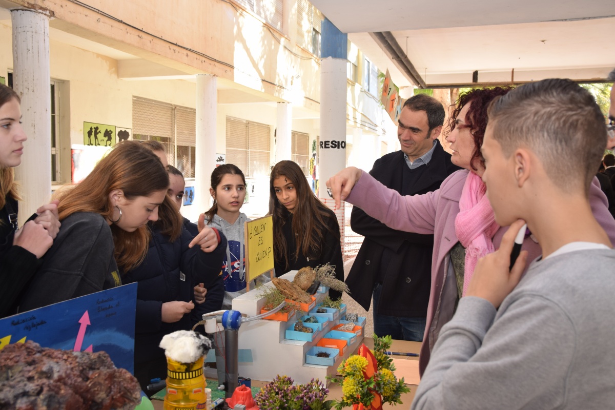 La UPCT muestra sus creaciones tecnológicas en la Semana de la Ciencia del IES Jiménez de la Espada