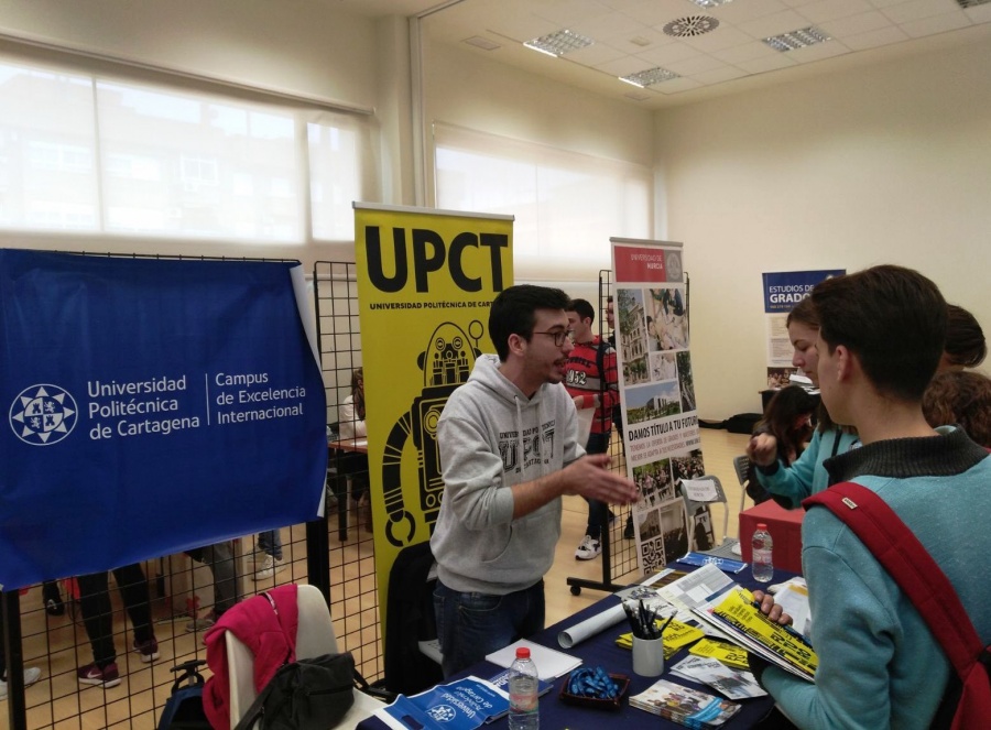  La UPCT divulga su oferta formativa en Orihuela y Monforte del Cid