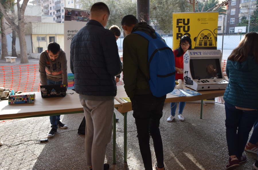  La UPCT divulga ciencia y tecnología en el Jiménez de la Espada