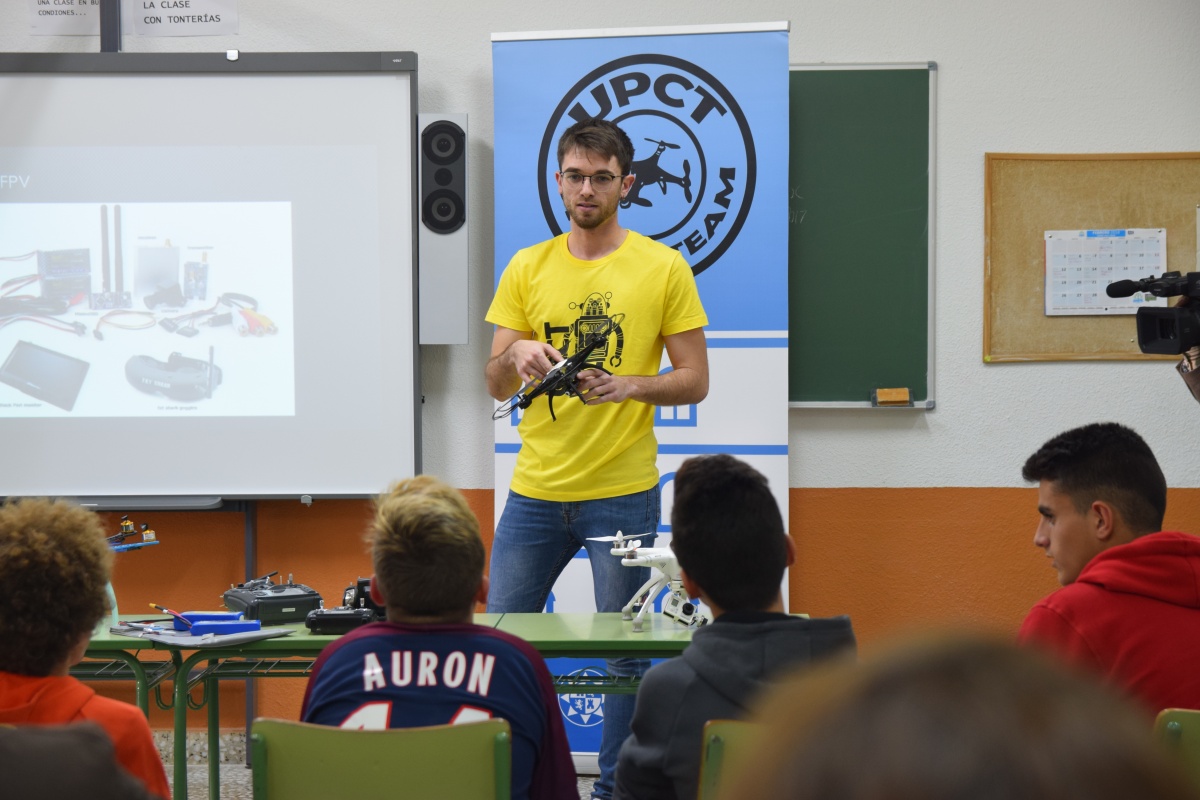 foto:  Talleres de impresión 3D, drones, torres y puentes, esta semana en las bibliotecas de La Palma, Barrio Peral y el Luzzy