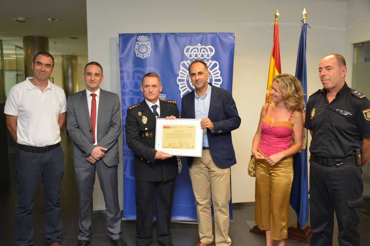 foto: La Universidad agradece a la Policía Nacional su participación en los Campus Cientí­ficos de Verano