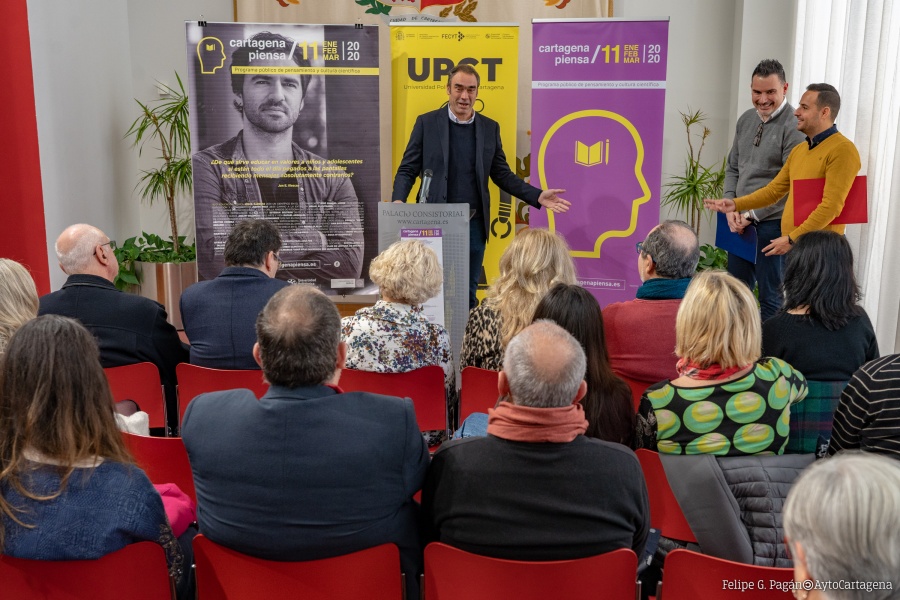 Jos Luis Serrano, coordinador de Cultura Cientfica, durante la presentacin del programa