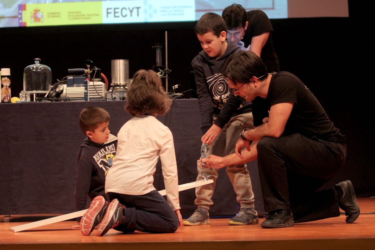 foto: Maquetas de la UPCT y el equipo de cazagazapos Bloopbusters divulgan ciencia en El Batel
