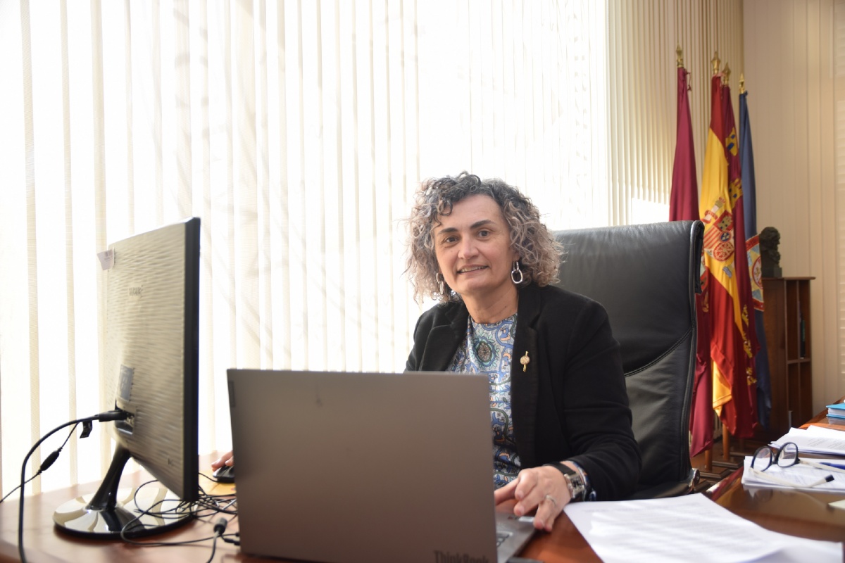 foto: Beatriz Miguel, Antonio Urbina y Ruth Herrero, en el nuevo ciclo de Cartagena Piensa
