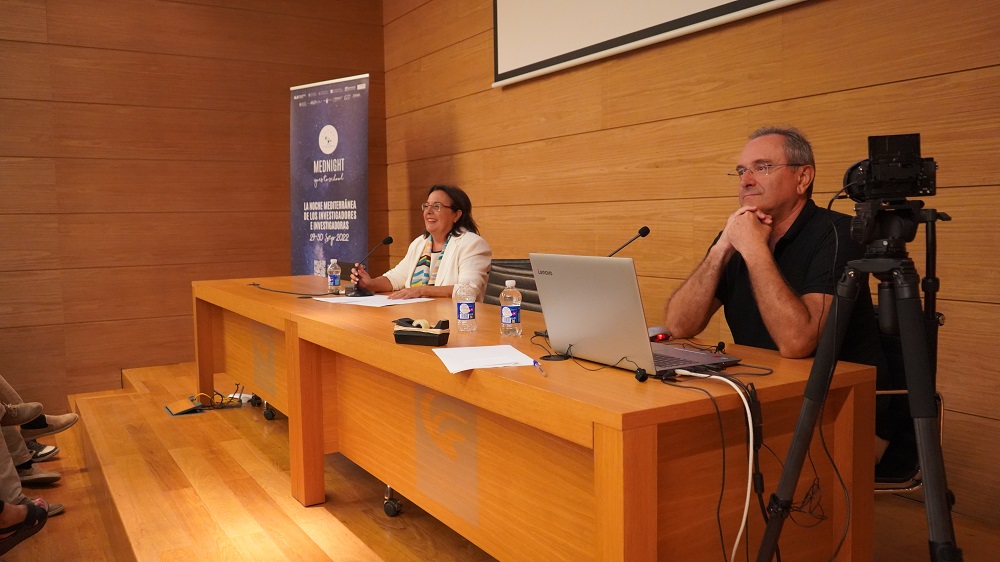 Isaac Moreno y la directora del Museo del Teatro Romano, Elena Ruiz Valderas