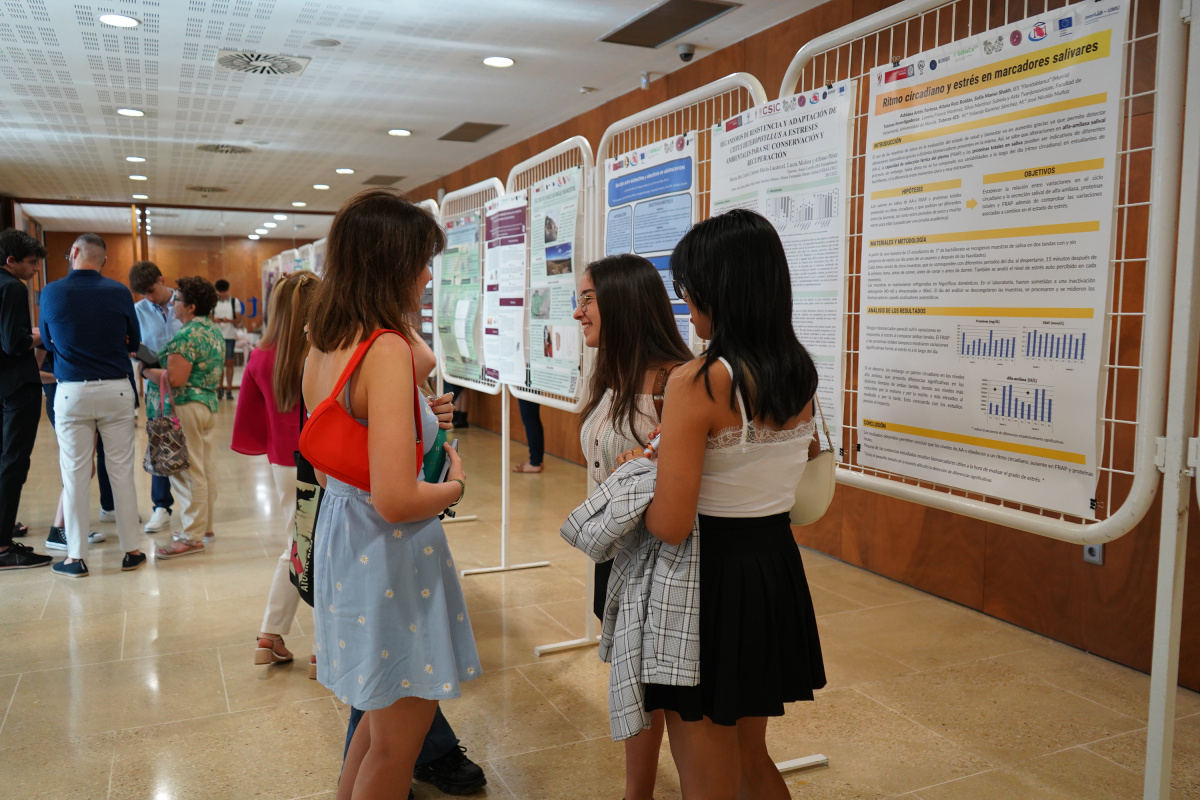 foto: Estudiantes de Bachillerato de investigación presentan los 57 proyectos realizados este curso en el congreso IDIES