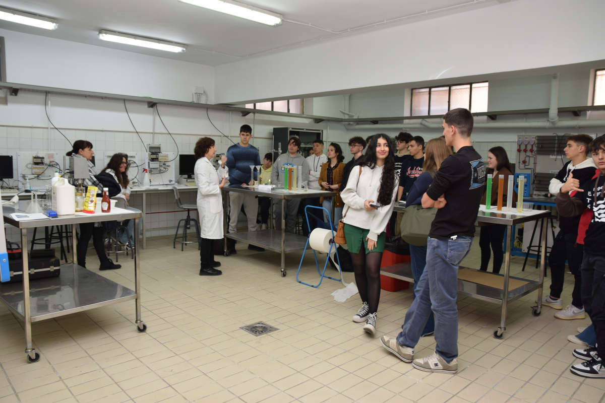 foto: Un total de 130 estudiantes de Bachillerato participan en las Rutas Biotecnológicas de la Escuela de Agrónomos